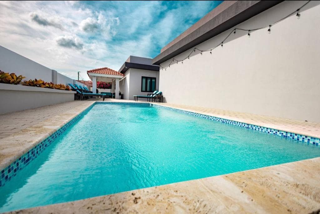 Luxury Apartment Complex photo 16