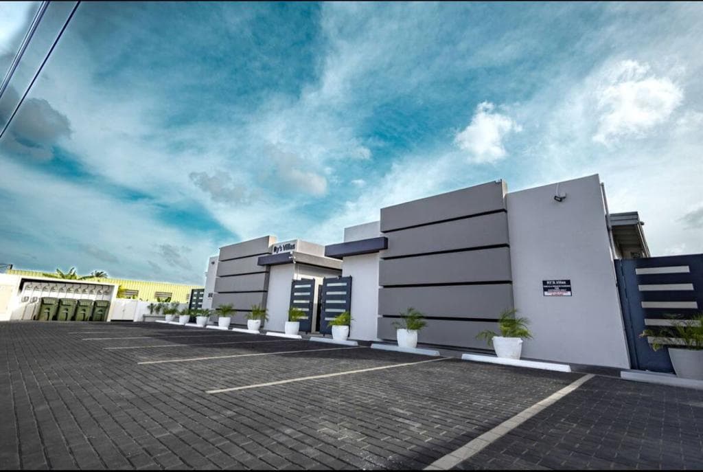 Luxury Apartment Complex photo 5