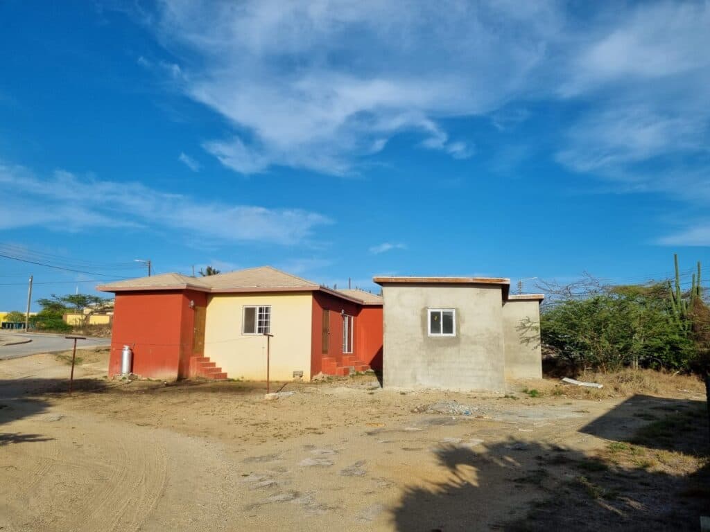 House with Apartment - Macuarima 10K photo 9