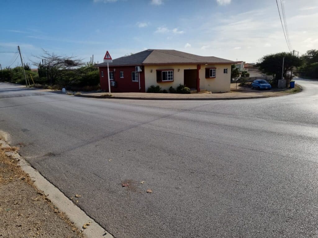 House with Apartment - Macuarima 10K photo 17